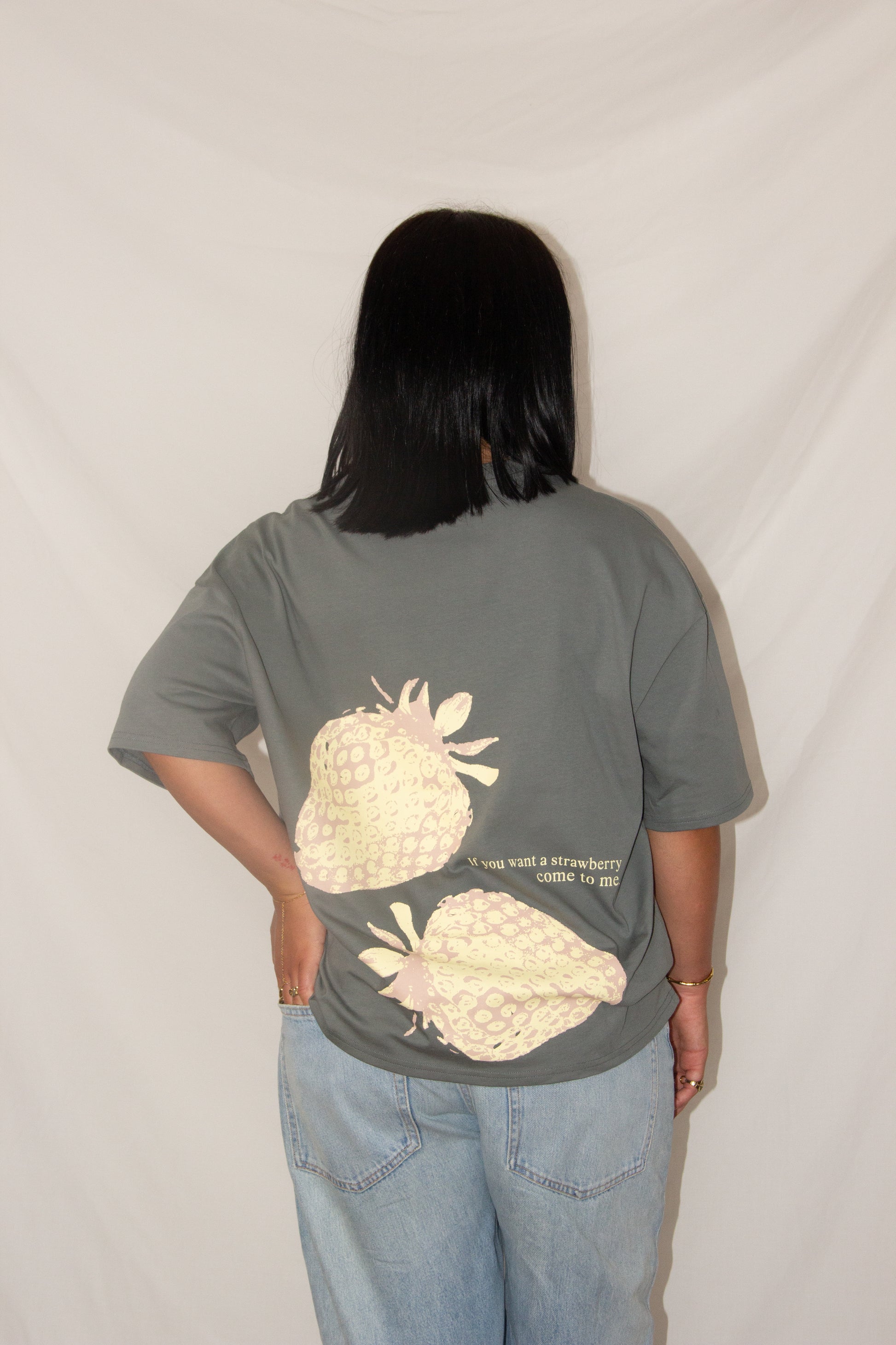 STRAWBERRIES T-SHIRT GREY
